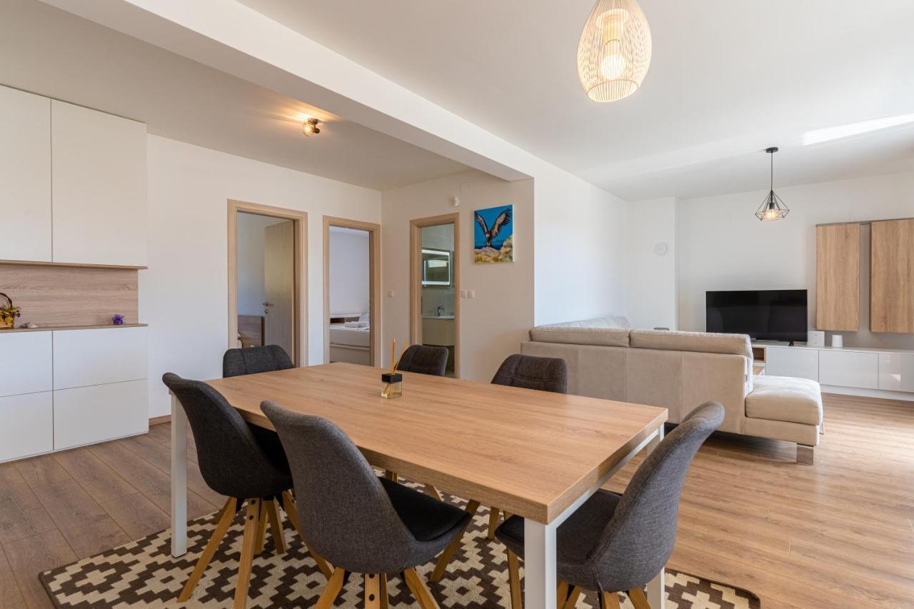 Sea View Luxury Apartman *